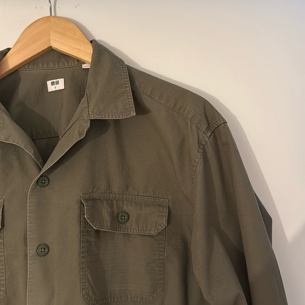 Uniqlo Men’s Ripstop Military Shirt in Olive Green - Small